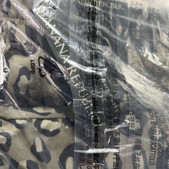 NEW Banana Republic men’s S stylish 7” Navy Stripe Quick Dry Hybrid Shorts - Picture 3 of 6